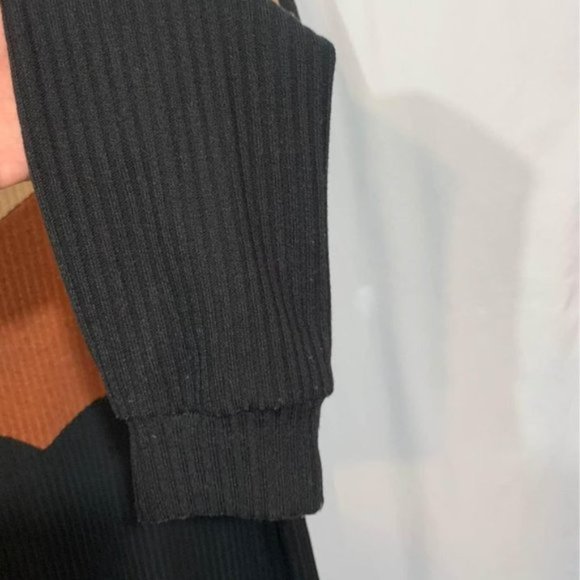 Womans tunic. Shein brand. Size L. Crew neck. Geometry design. Stretchy. - Picture 3 of 8